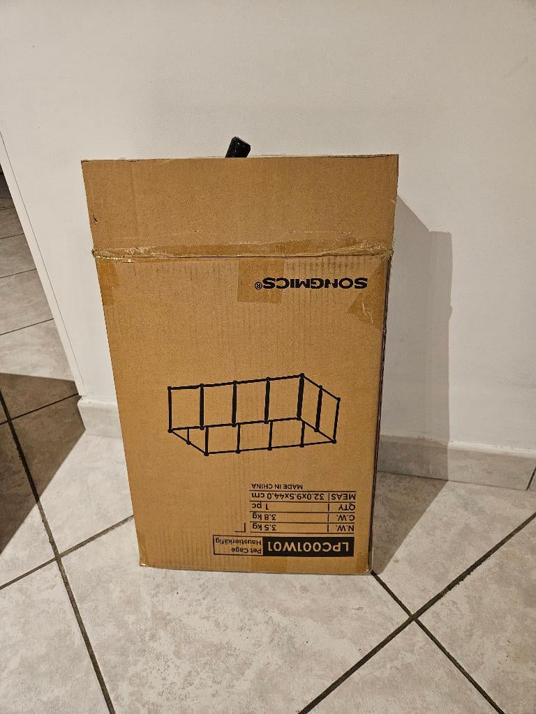 Enclos en plastique avec dalles de sol, Animaux & Accessoires, Enlèvement, Utilisé