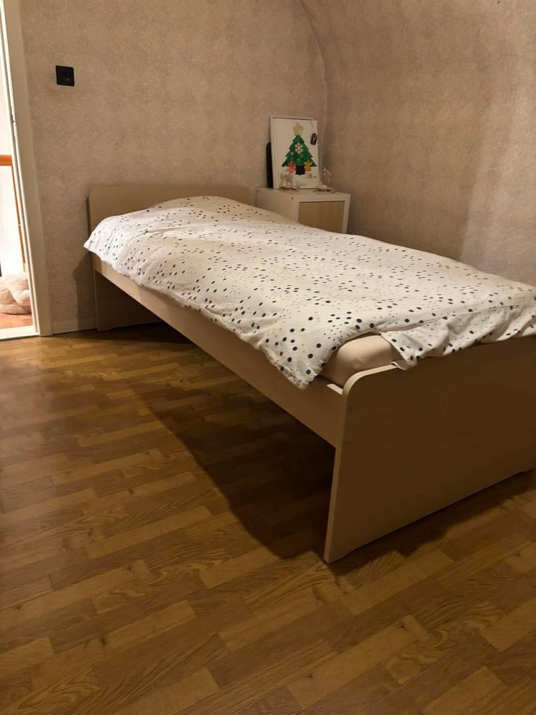 1 persoonsbed met matras en overtrek., Ophalen, Zo goed als nieuw