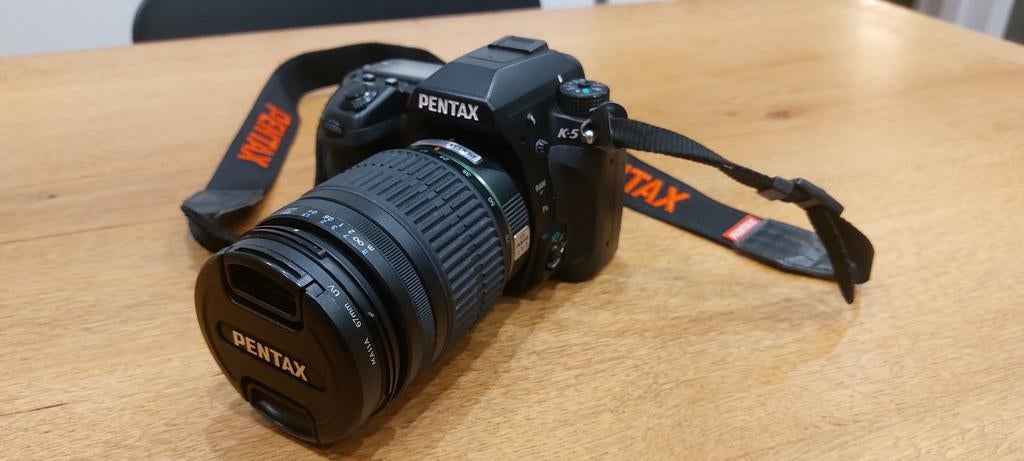 Pentax K5 + 17-70mm SDM, Collections, Appareils photo & Matériel cinématographique, Appareils photo, 1980 à nos jours, Enlèvement