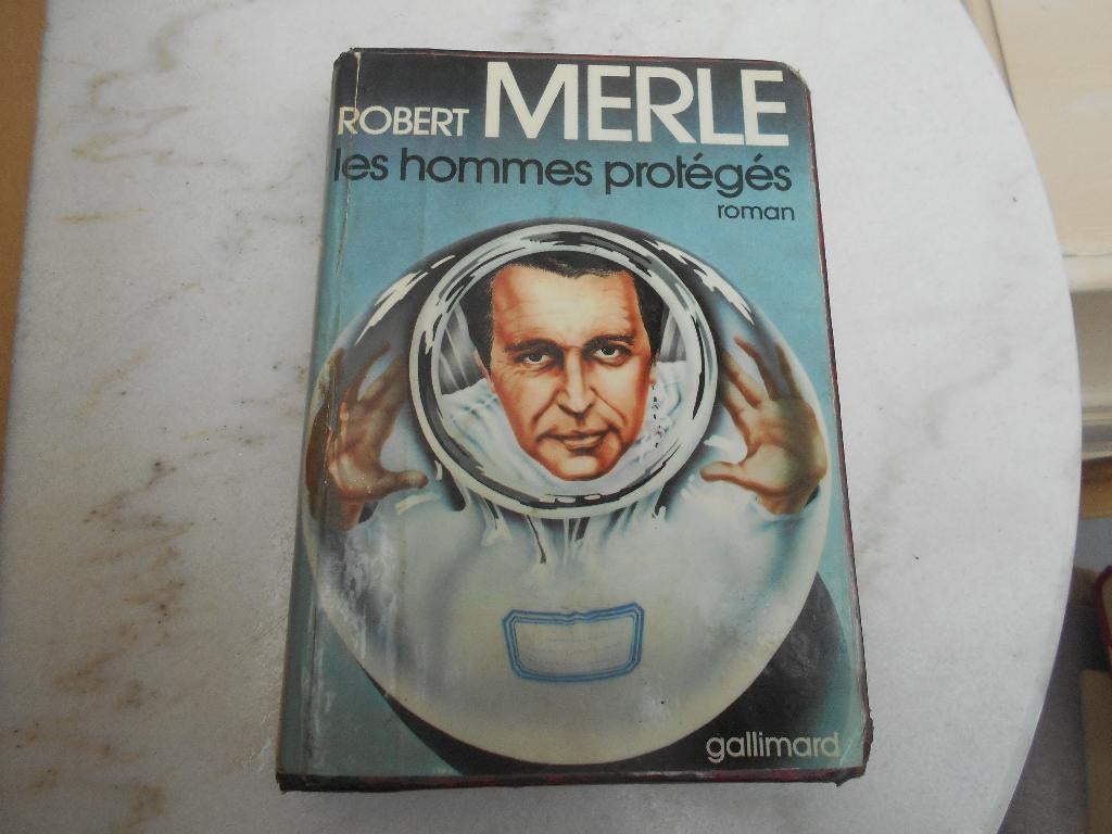 ancien roman 1974 Robert Merle "Les hommes protégés ", Ophalen of Verzenden, Gelezen