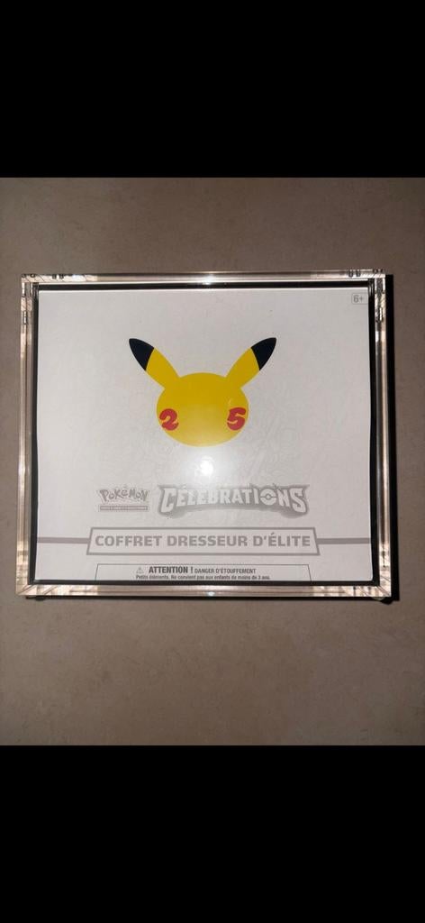 Pokémon Elite Trainer Set — viering van het 25-jarig jubileu, Hobby en Vrije tijd, Verzamelkaartspellen | Pokémon, Verzenden