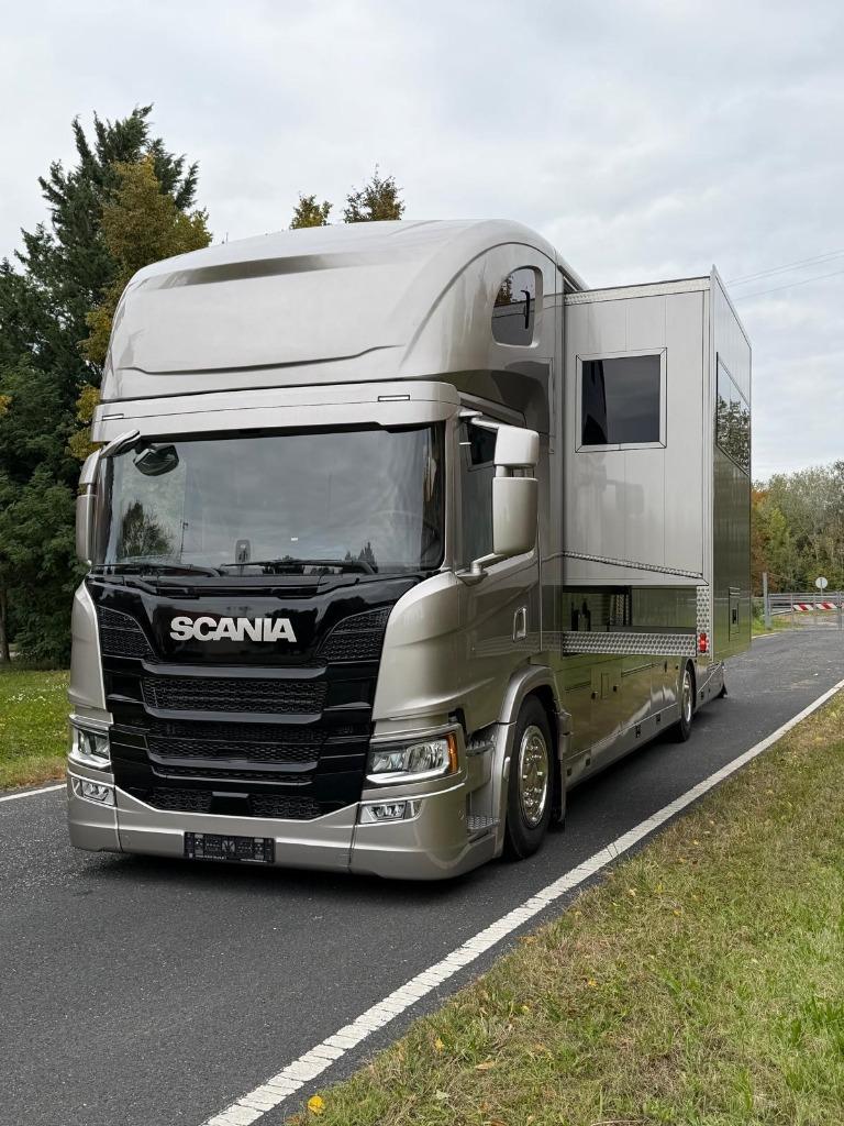 Scania P320 INTERHORSE, Animaux & Accessoires, Chevaux & Poneys | Semi-remorques & Remorques, Neuf, Autres types, Aluminium, Enlèvement