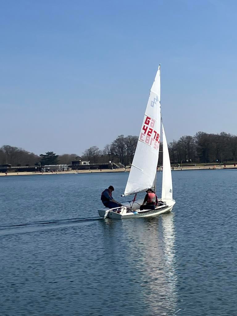 420 zeilboot met trailer, Watersport en Boten, Open zeilboten, Gebruikt, Overige typen, 3 tot 6 meter, Polyester, Geen motor, Ophalen