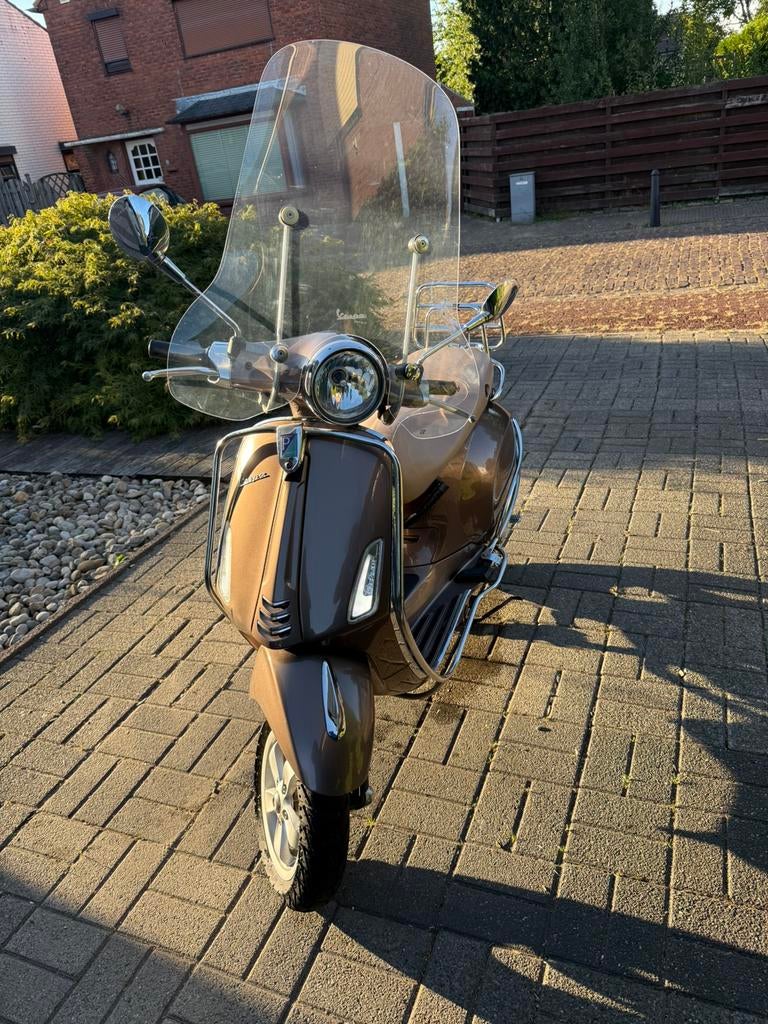 Vespa Primavera 4T 4V 50cc Marrone B klasse, Fietsen en Brommers, Snorfietsen en Snorscooters, Zo goed als nieuw, Vespa, Ophalen