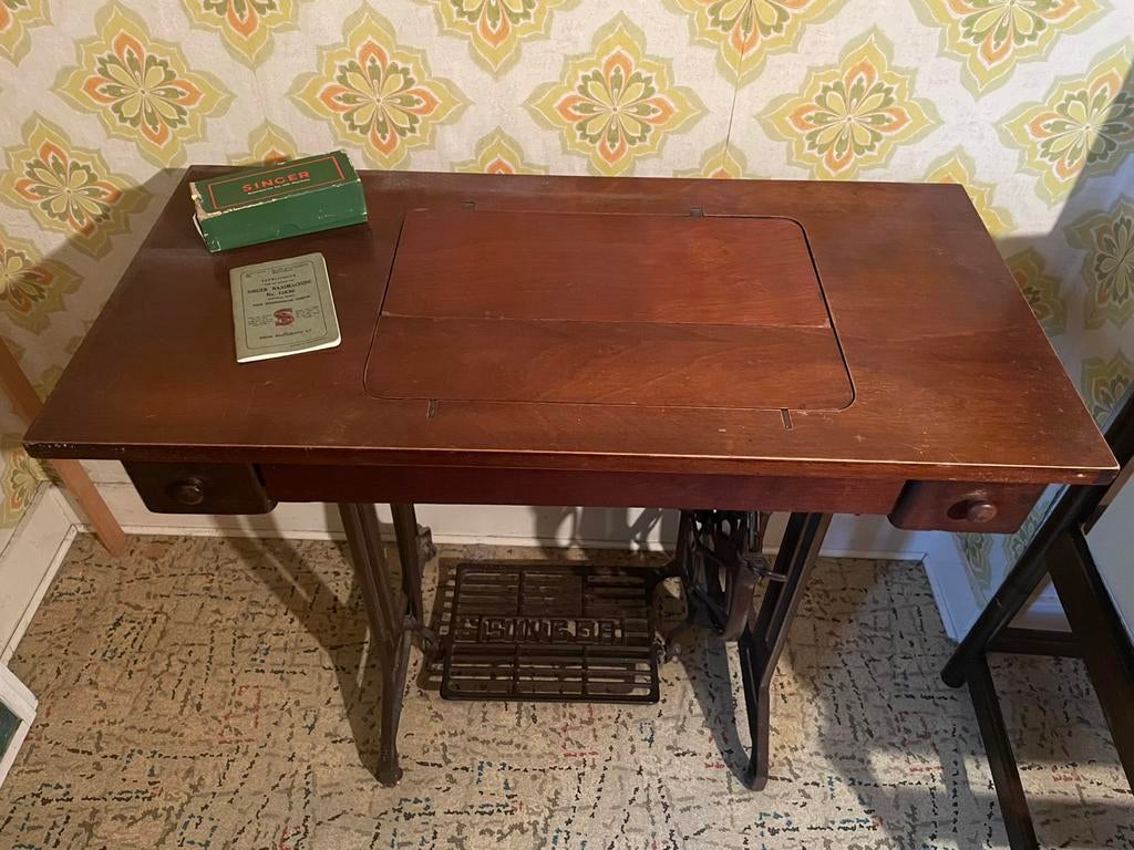Machine à coudre Singer avec manuel et accessoires, Antiquités & Art, Antiquités | Machines à coudre, Enlèvement