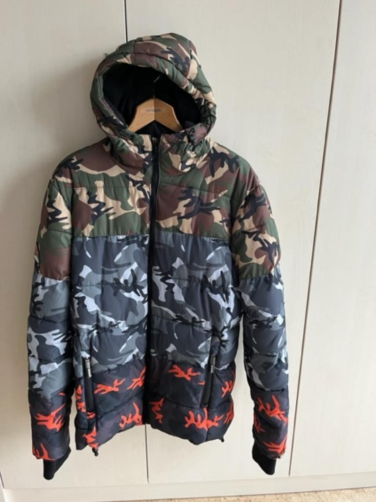 camouflage winter/ski jas Super Dry Small, Superdry, Ophalen of Verzenden, Zo goed als nieuw, Jongen