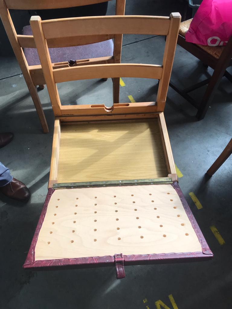 4 kerkstoelen met opbergvak en lederen zit, Antiek en Kunst, Antiek | Meubels | Stoelen en Sofa's, Ophalen