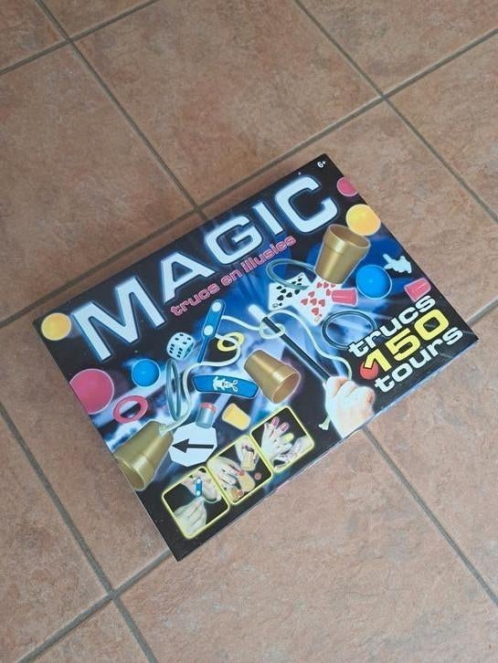 Magic Illusions — 150 astuces pour débutants (comme neuves), Hobby & Loisirs créatifs, Hobby & Loisirs Autre, Comme neuf, Enlèvement ou Envoi