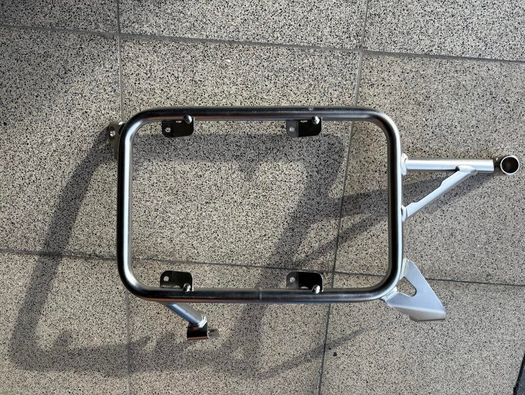 Kofferhouder links bmw gsa1250/1200, Motoren, Ophalen, Zo goed als nieuw