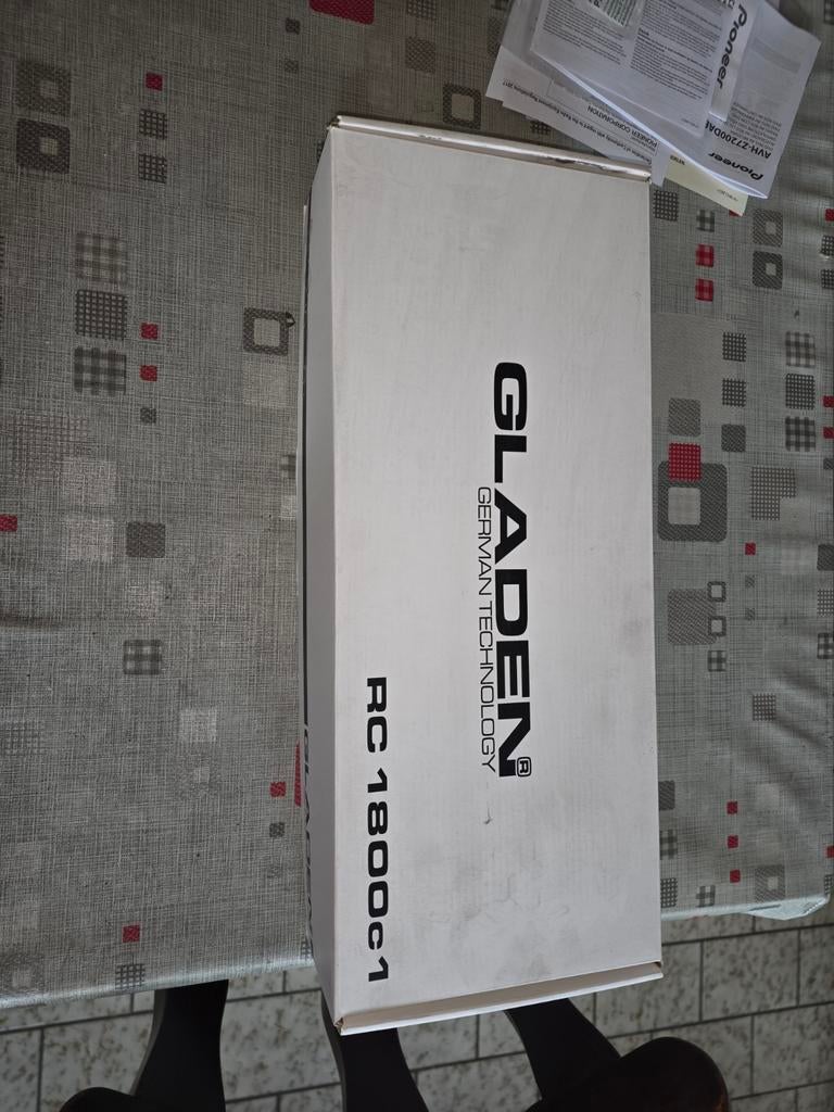 Gladen versterker en subwoofer, Enlèvement