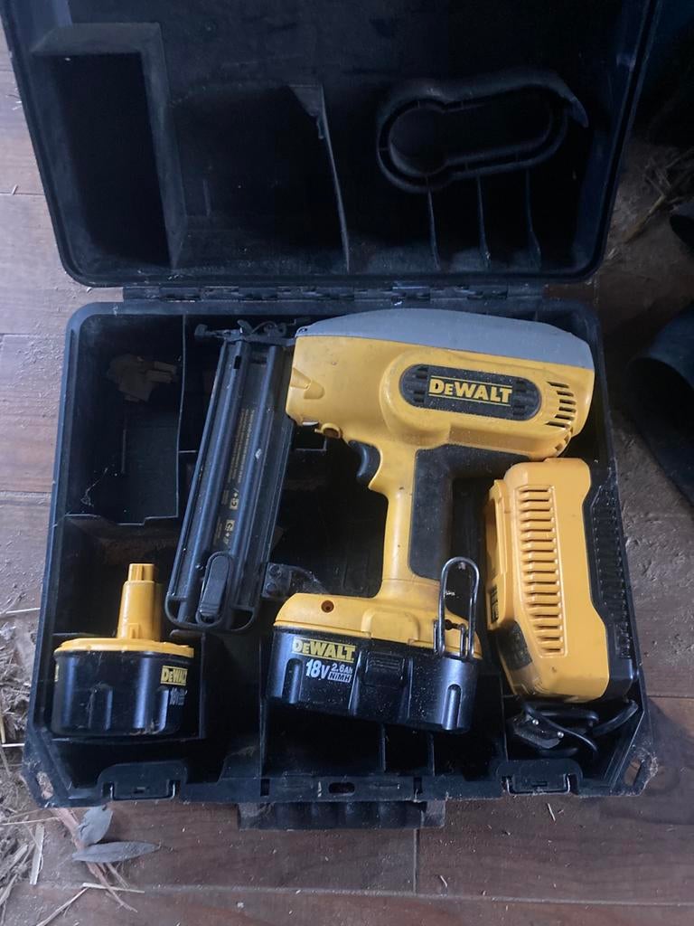 De walt tacker bratser zonder accu, Ophalen, Gebruikt