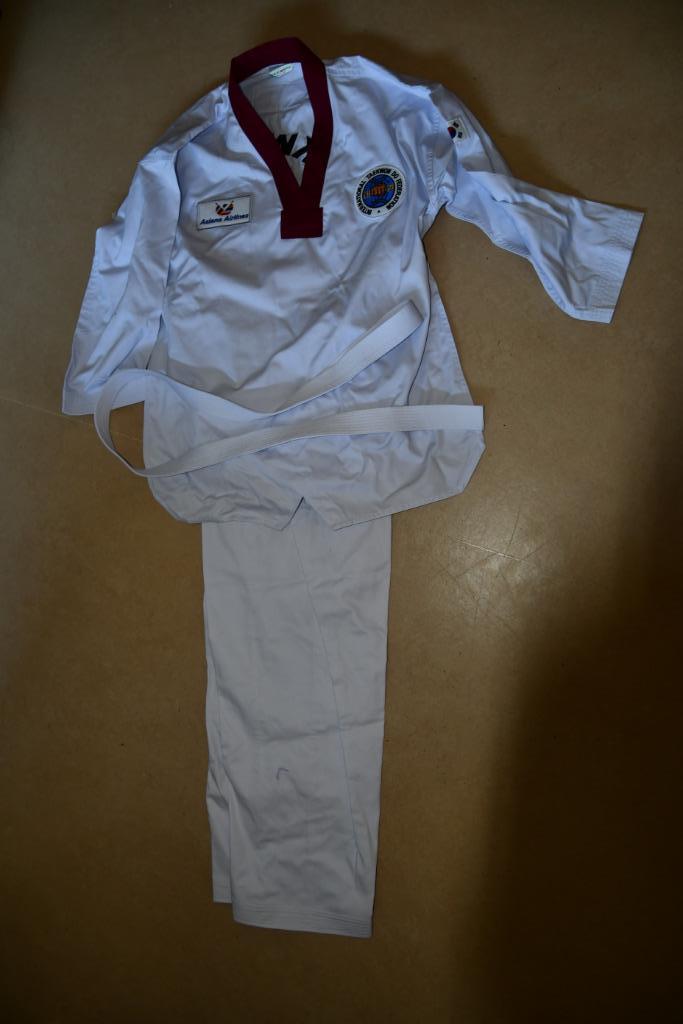 Taekwondo pak - L, Sport en Fitness, Vechtsporten en Zelfverdediging, Taekwondo, Maat L, Ophalen of Verzenden, Nieuw