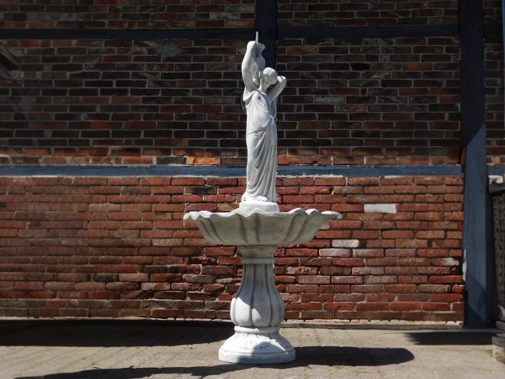 Fontaine avec femme - 170 x 80 cm - Pierre, Enlèvement ou Envoi, Autres matériaux, Fontaine