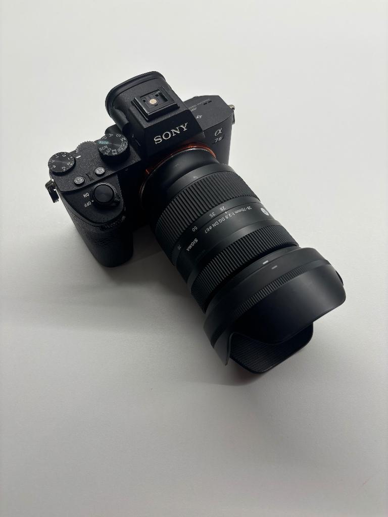 Sony A7iii + Sigma 28-70mm F/2.8 DG DN Contemporary Sony FE, Audio, Tv en Foto, Fotocamera's Digitaal, Ophalen, Zo goed als nieuw