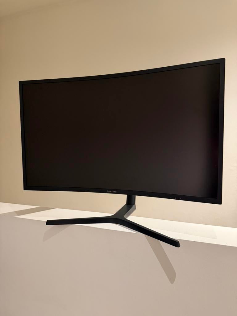Samsung 32”  LC32HG70QQUXEN 144 Hz, In hoogte verstelbaar, VA, Zo goed als nieuw, Samsung