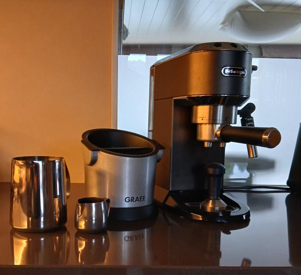 DeLonghi Espresso Machine + toebehoren, Ophalen, Zo goed als nieuw, Espresso apparaat