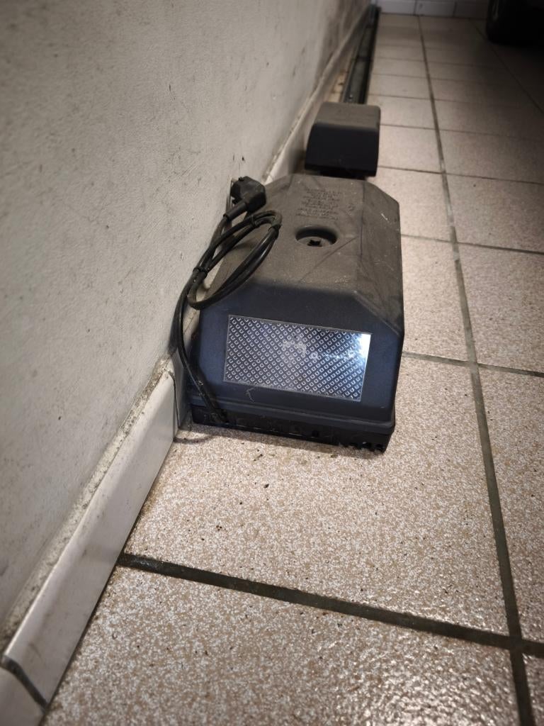 Motor voor Sectionaal poort + 3 afstandbedieningen, Immo, Province de Limbourg