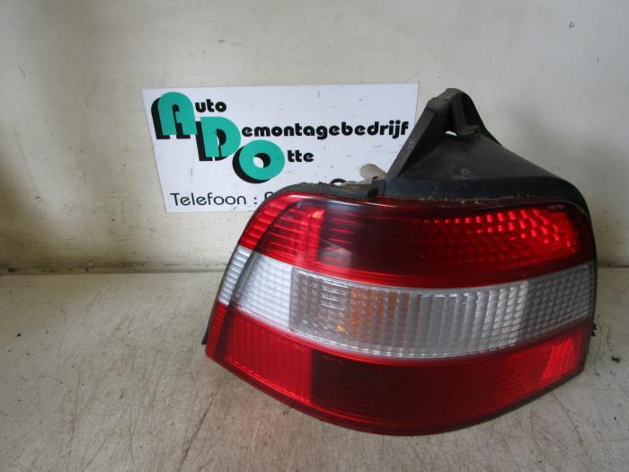 Feu arrière gauche d'un Honda Aerodeck, Honda, -, Utilisé, -