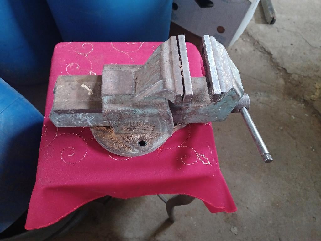 2026050 : étau, Bricolage & Construction, Enlèvement, Utilisé