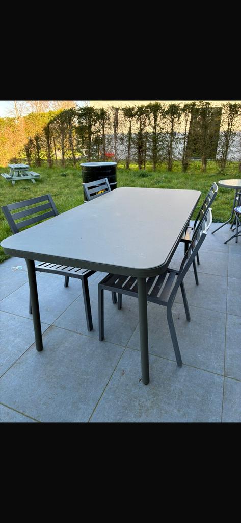 Tuin of living tafel met 4 stoelen in metaal, Tuin en Terras, Tuintafels, Ophalen, Zo goed als nieuw, Metaal