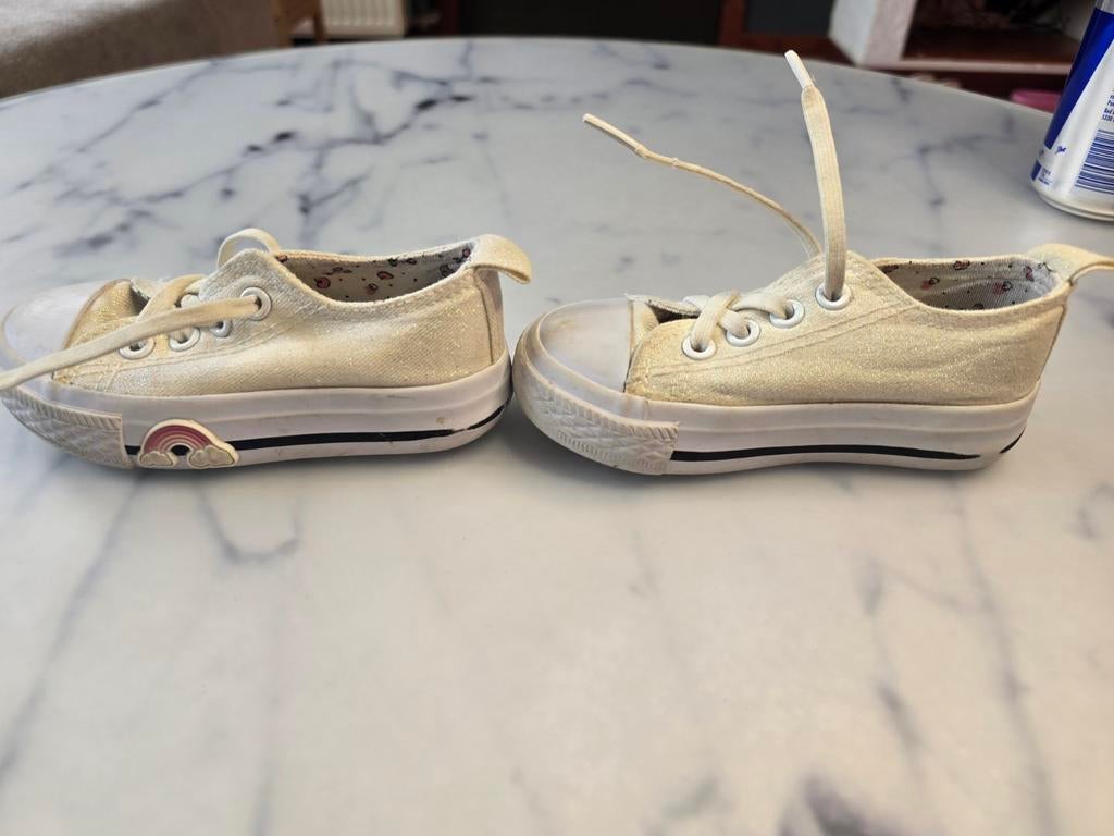 Baskets fille dorées pailletées Nini & Girls Kiabi, Enfants & Bébés, Enlèvement ou Envoi, Nini & girls, Utilisé, Chaussures