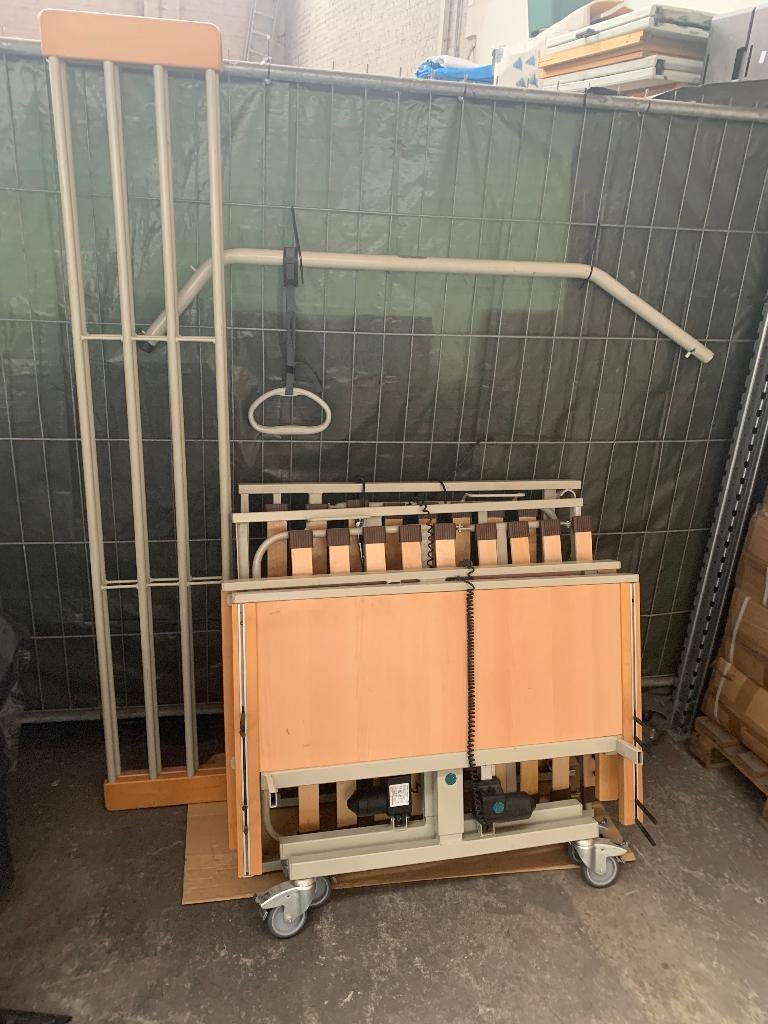 eenpersoonsbed electries ziekebed, Ophalen, Zo goed als nieuw, Verstelbaar