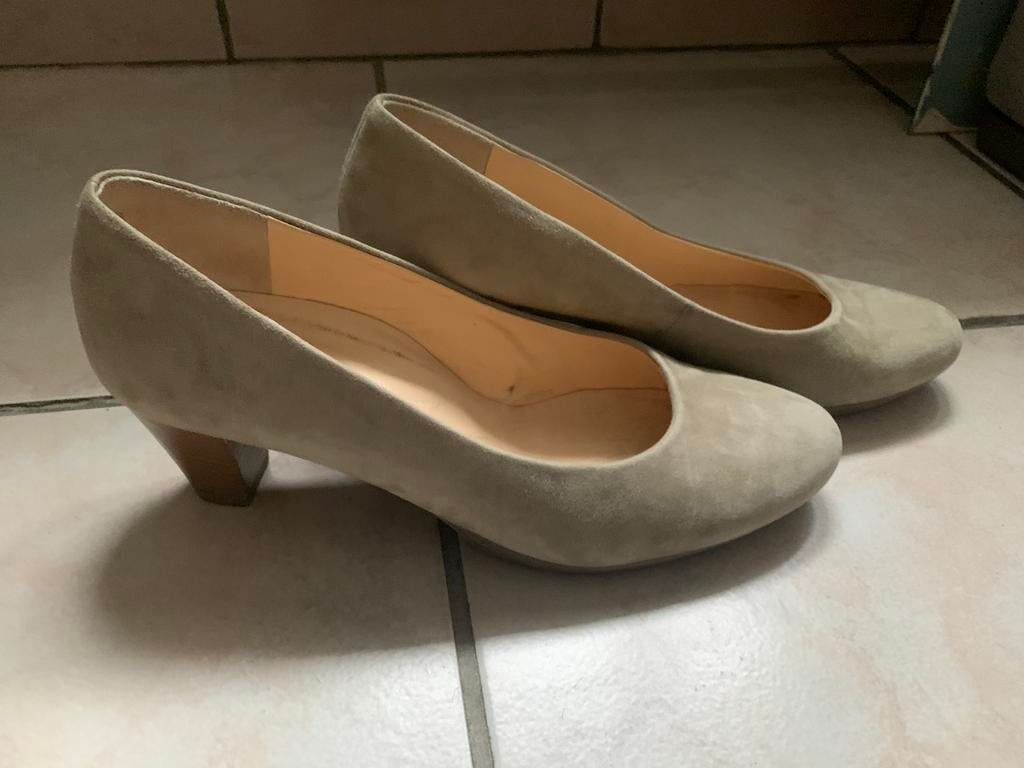 Pumps Paul Green 41 beige suede als nieuw, Ophalen of Verzenden, Zo goed als nieuw, Beige, Pumps