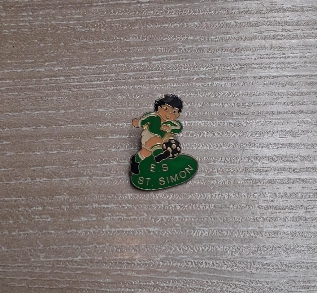 PIN - VOETBAL - FOOTBALL, Collections, Envoi, Utilisé, Sport, Insigne ou Pin's