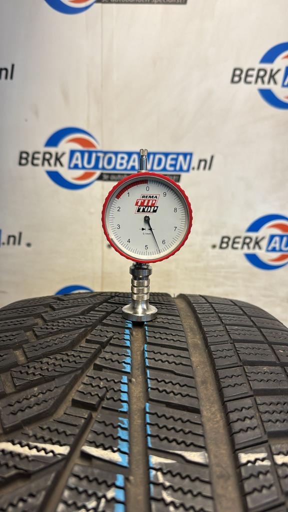 2x Hankook Winter I*cept Evo 2 255/40 R19 100V XL 255/40/19, 19 inch, Gebruikt, 255 mm, -