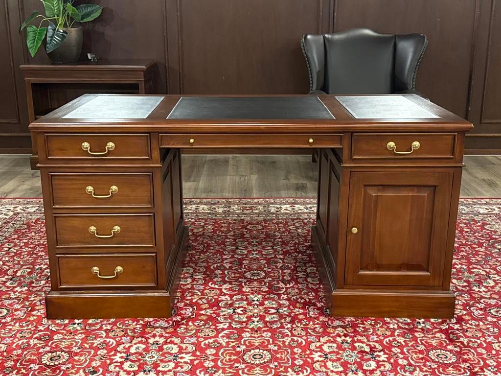 Klassiek Engels bureau #629, Huis en Inrichting, Bureaus, Ophalen of Verzenden, Zo goed als nieuw