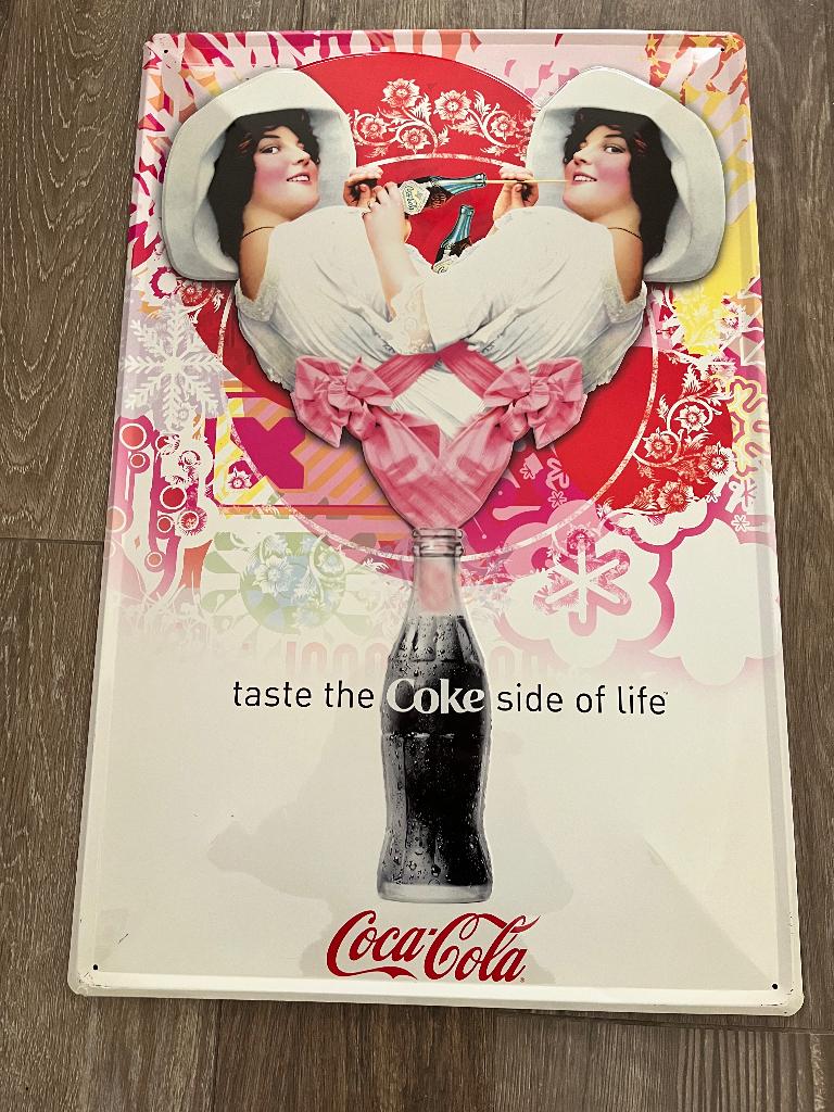 Coca Cola reclamebord 60 x 39,5 cm plakkaat, Verzamelen, Ophalen, Zo goed als nieuw, Reclamebord