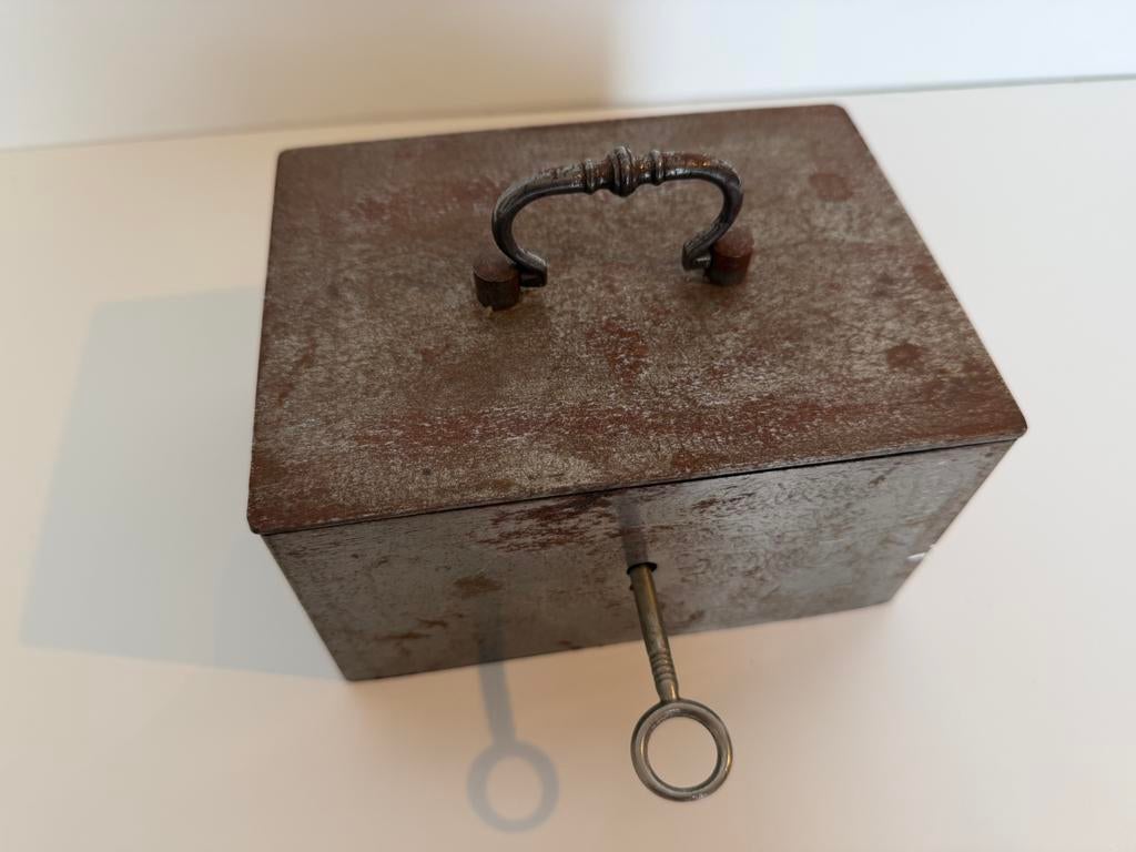 Beaumont kluisje met munten, Verzamelen, Spaarpotten, Verzenden, Gebruikt