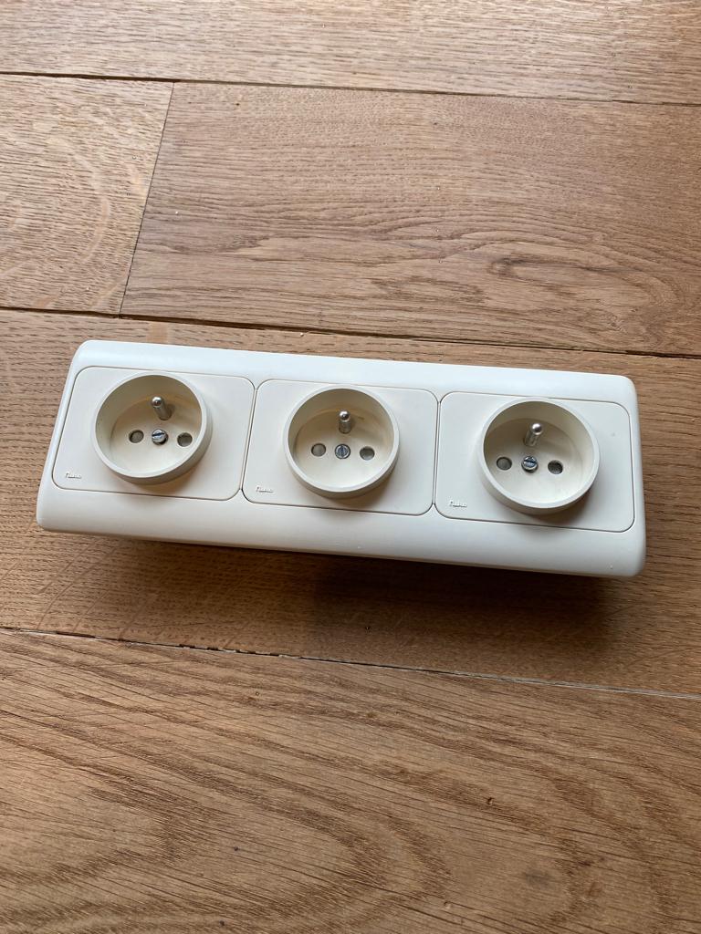 Niko PR20 stopcontacten, Enlèvement ou Envoi, Utilisé, Interrupteur