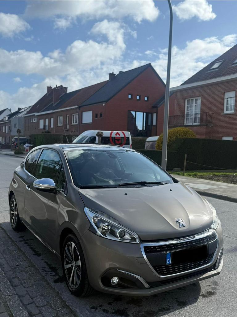 Peugeot 208 féline 73000 km, Autos, Peugeot, Particulier, ABS, Airbags, Air conditionné, Android Auto, Apple Carplay, Bluetooth