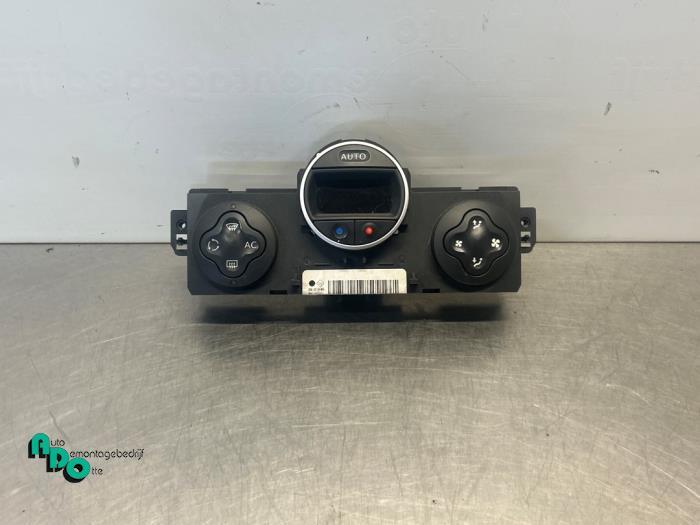 Kachel Bedieningspaneel van een Renault Clio (Clio 3 06-), Auto-onderdelen, Gebruikt, -, Renault, -