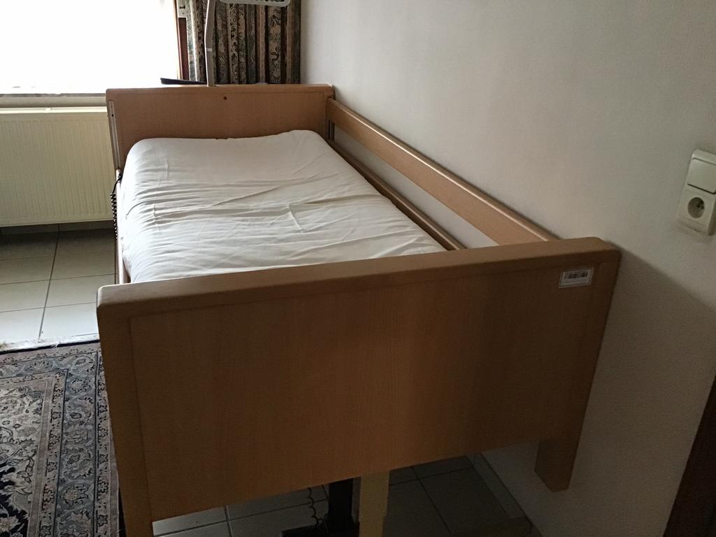 Lit d'hôpital, Divers, Enlèvement, Comme neuf