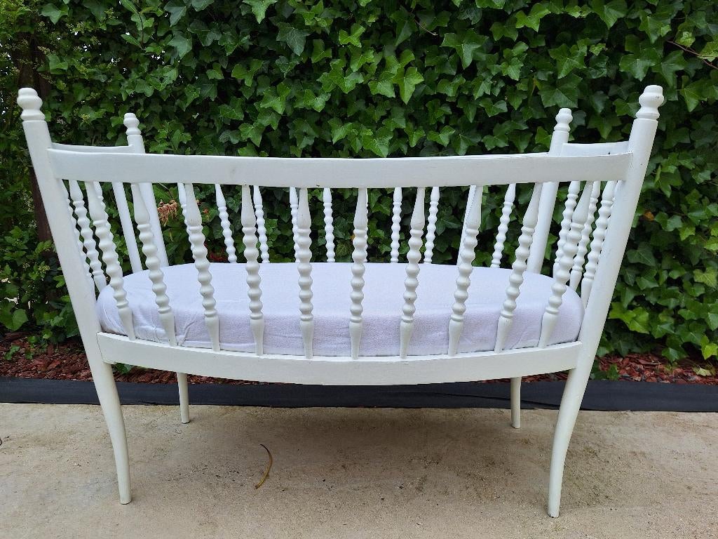 Berceau blanc vintage tout équipé, Enfants & Bébés, Berceaux & Lits, Comme neuf, Berceau, Enlèvement