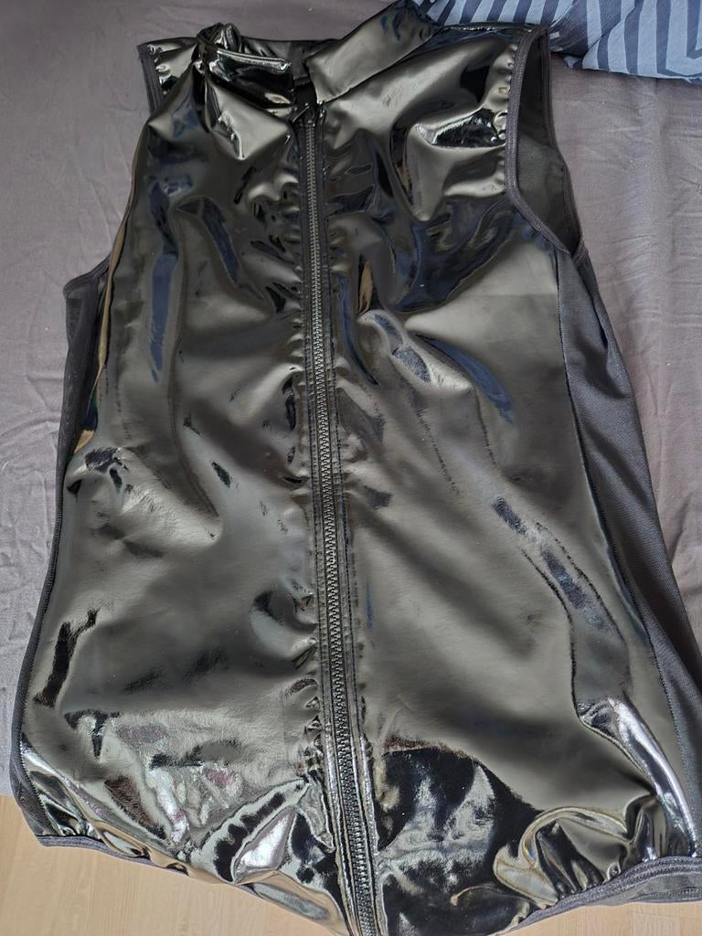 Glossy wetlook body maat L, maar is eerder een M, Kleding | Dames, Ondergoed en Lingerie, Ophalen