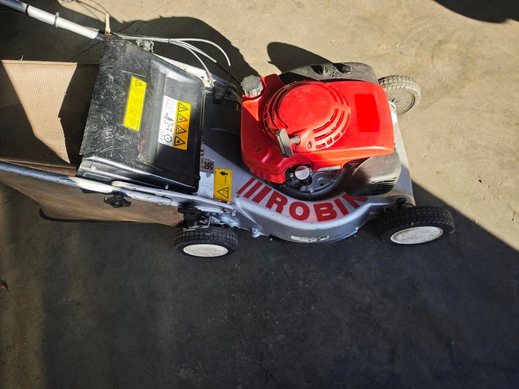 Tondeuse robin, Enlèvement