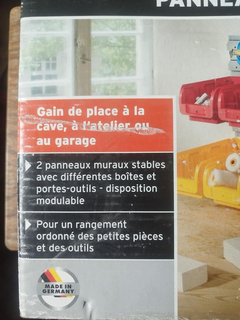 Panneau à outils avec boîte de rangement, jamais servi, Enlèvement