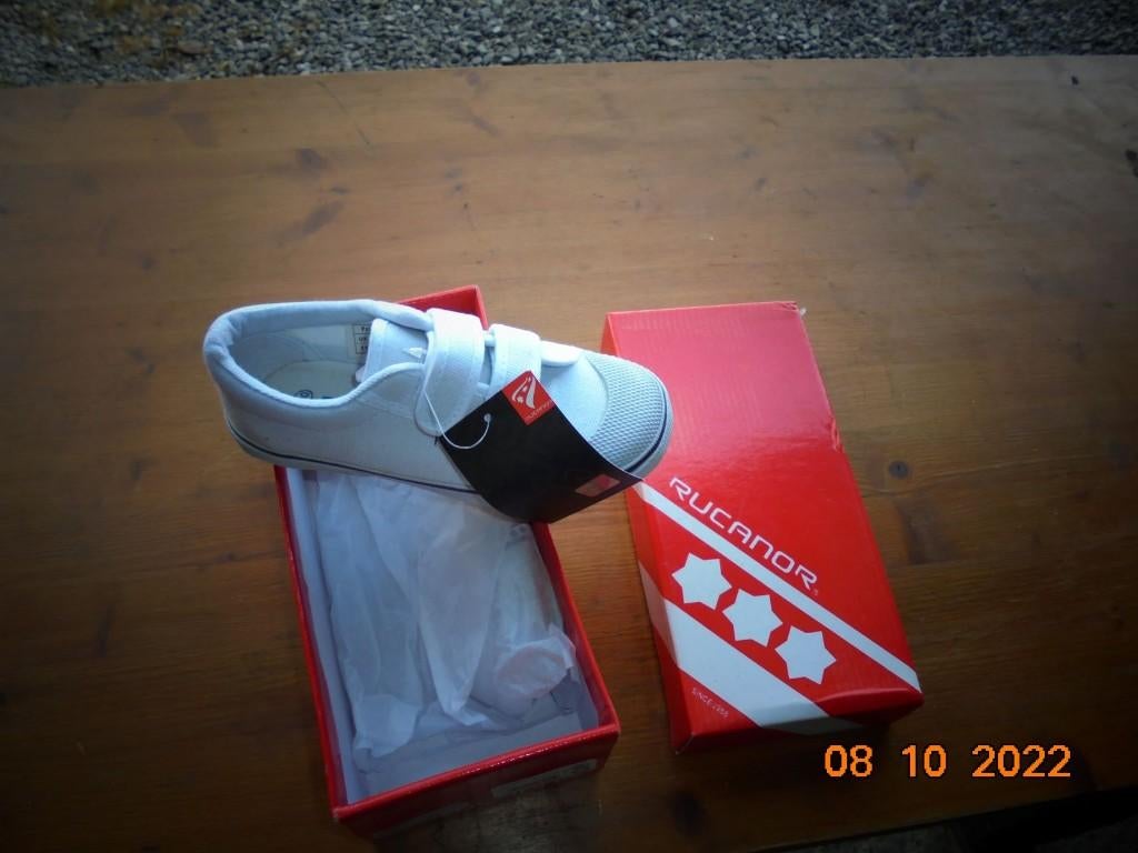 CHAUSSURES, Neuf, Enlèvement ou Envoi, Autres, Chaussures de sport