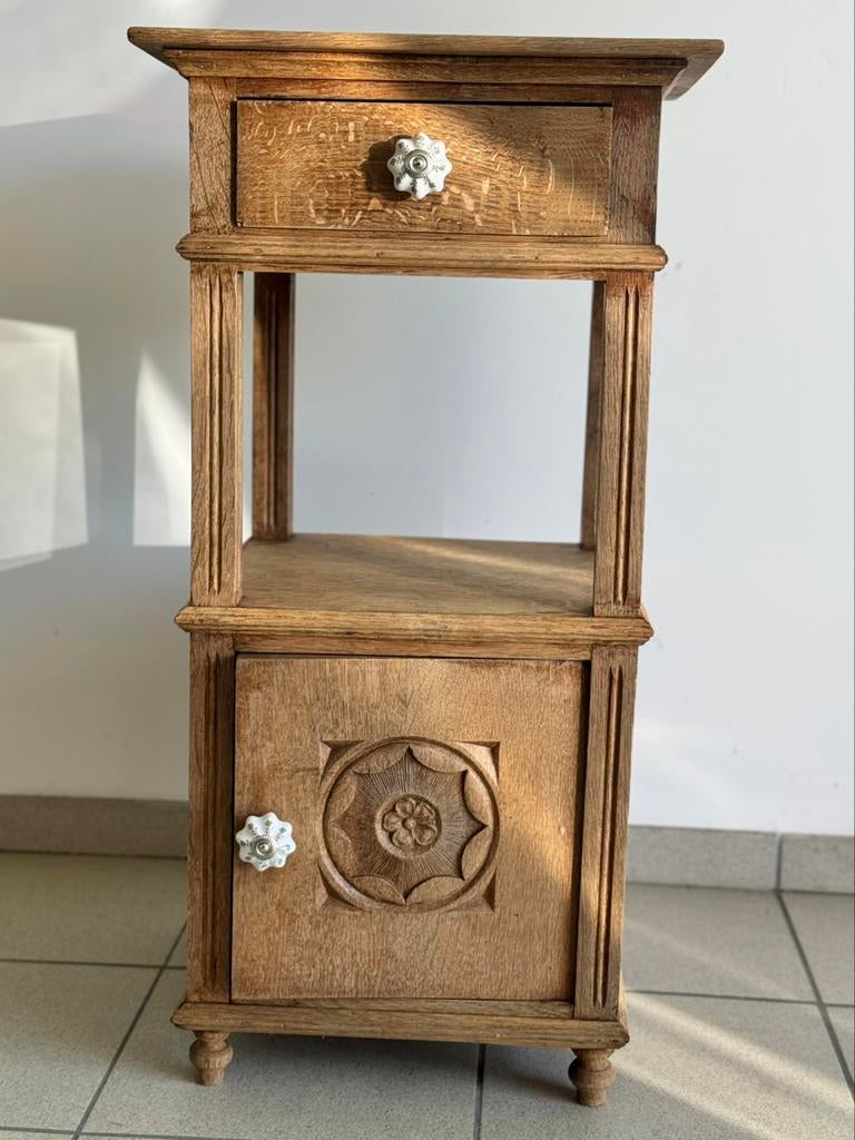 Table de chevet en chêne, Ophalen, Zo goed als nieuw