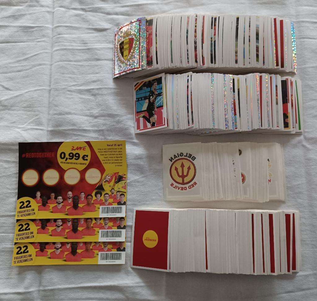 Autocollants et tatouages: We Stick #Redtogether (2018), Enlèvement ou Envoi, Comme neuf, Plusieurs autocollants