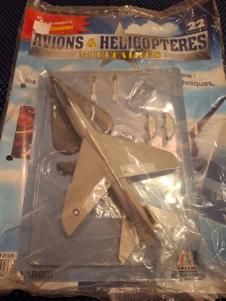 ITALERI Avions & Hélico Militaires FABBRI 2001 F-8 CRUSADER, Enlèvement ou Envoi, Neuf, Italeri