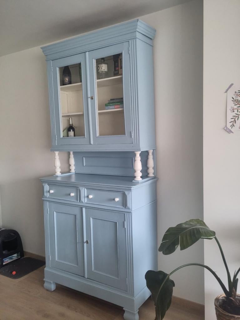 Meuble en bois bleu, Enlèvement