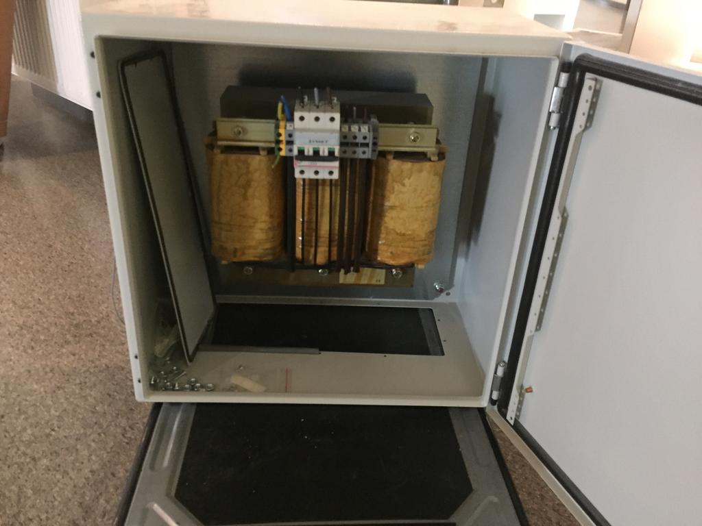Transfo 400v, Comme neuf