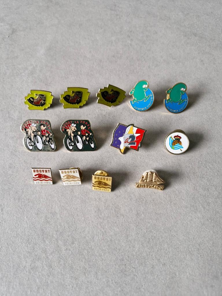 pins €1 per stuk, Collections, Broches, Pins & Badges, Insigne ou Pin's, Sport, Enlèvement ou Envoi