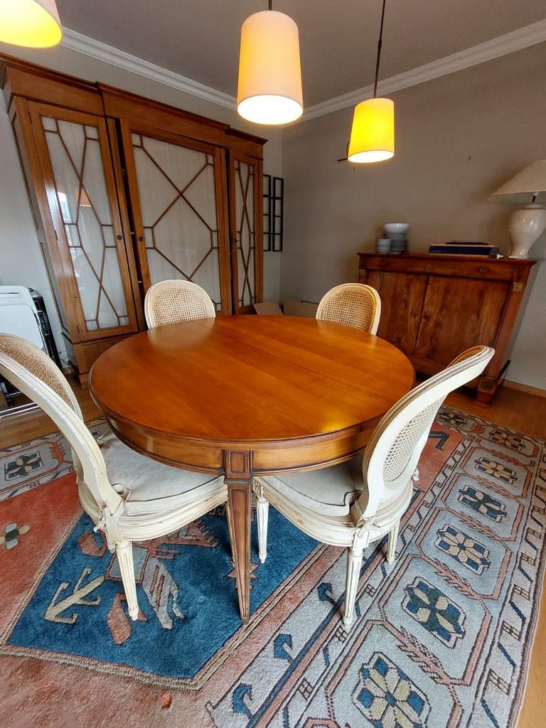 Table salle à manger en noyer et chaises patinées, Enlèvement