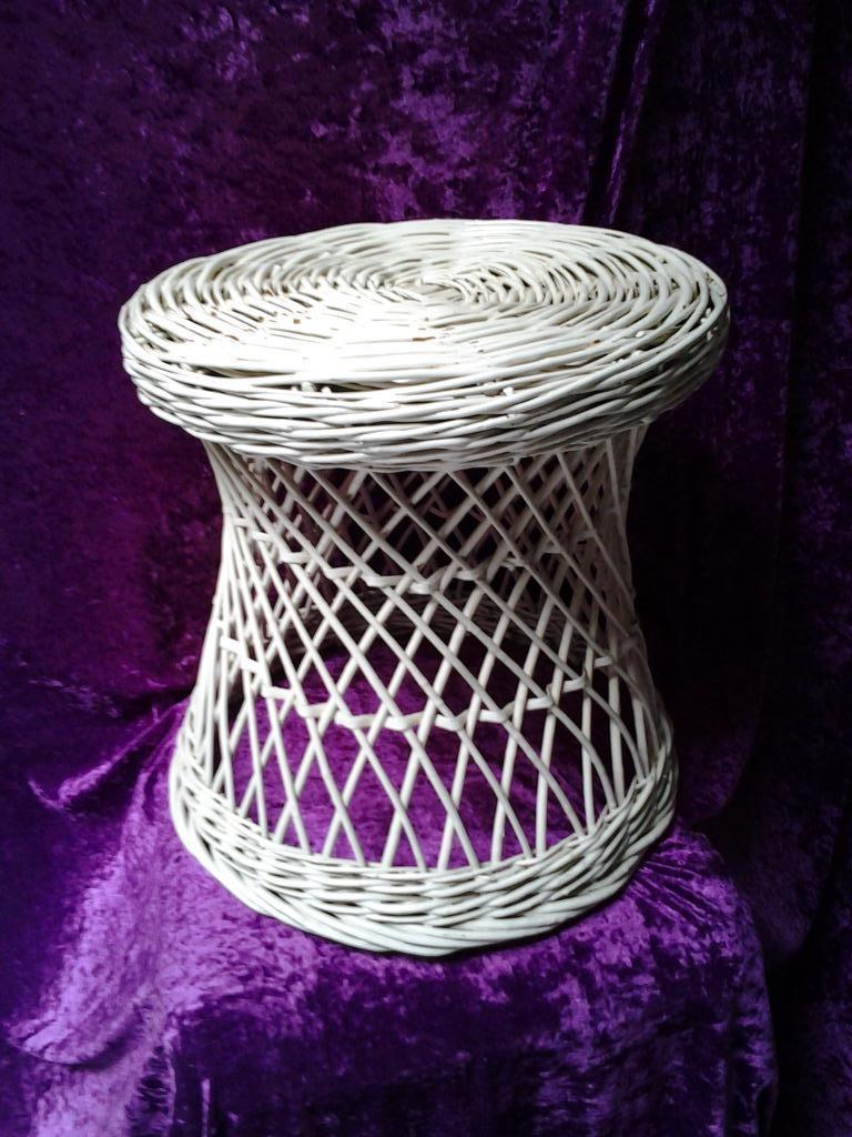 Presentatie mand staander / verhoog - witte kleur, Enlèvement, Utilisé, Cadeau d'accouchement