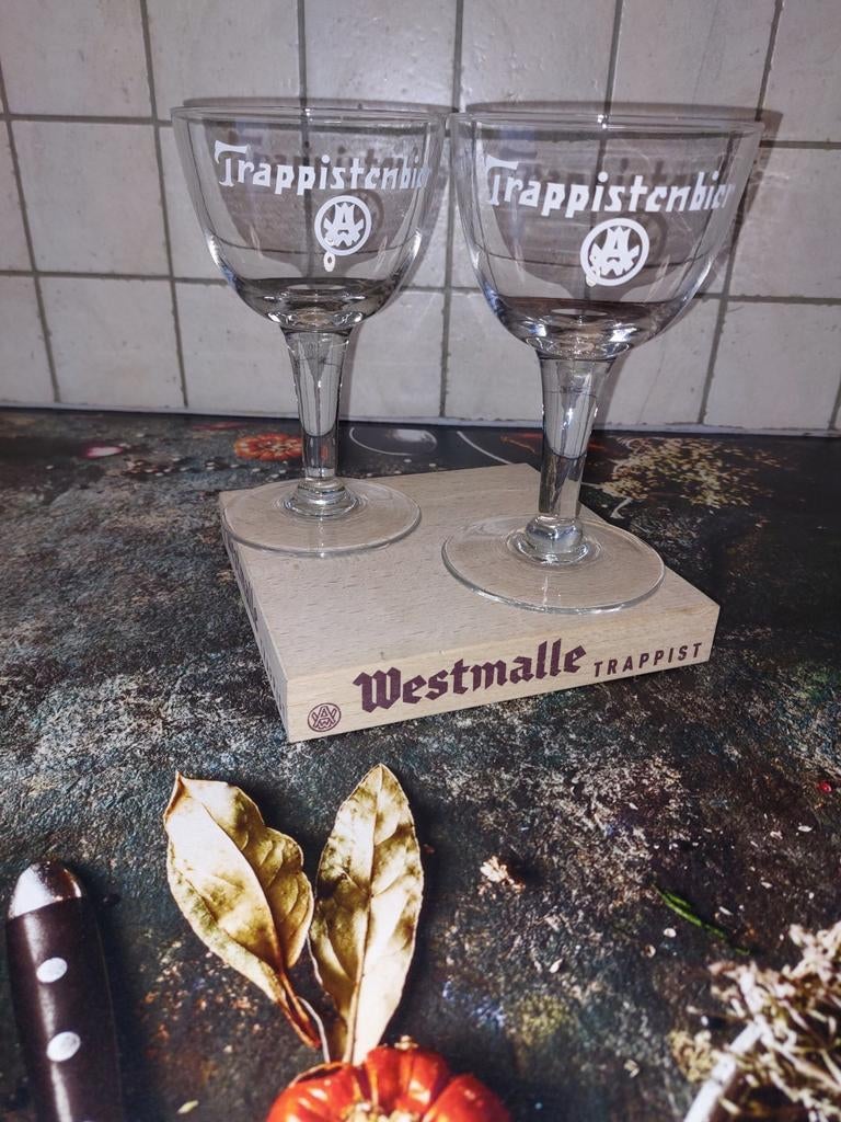 Assiette à fromage avec 2 vieux verres trappistes, Enlèvement ou Envoi, Comme neuf, Verre à bière